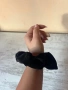 Велурено черно скрънчи тип текстилен ластик за коса 🖤, снимка 5