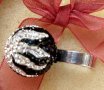 Нов сребърен пръстен с регулация, проба 925 / топка в черно бяло с кристали "Swarovski" 