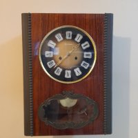 Стар стенен часовник-Янтар, снимка 1 - Антикварни и старинни предмети - 31128266