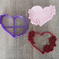 сет 2 бр сърце с рози пластмасов резец форма за сладки тесто фондан бисквитки, снимка 1 - Форми - 37543632