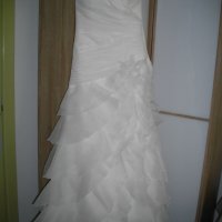 Сватбена рокля и Воал-оригинални от колекцията на Demetrios, снимка 6 - Сватбени рокли - 29671623