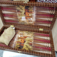 Луксозна табла за игра с комплект пулове с декор Коне - дърво и кожа, снимка 2 - Шах и табла - 36422618