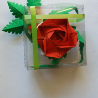 Оригами рози в кутиики, снимка 2 - Изкуствени цветя - 44693312
