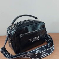 Черна чанта Guess код SG70, снимка 3 - Чанти - 38139185