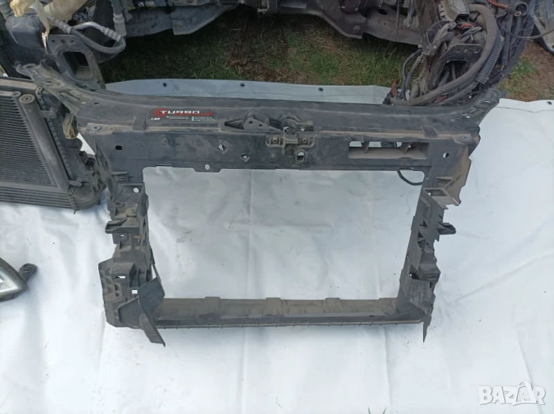 Рамка радиатор предна маска шкода фабия 2 фейслифт 2011 година преден панел, снимка 1