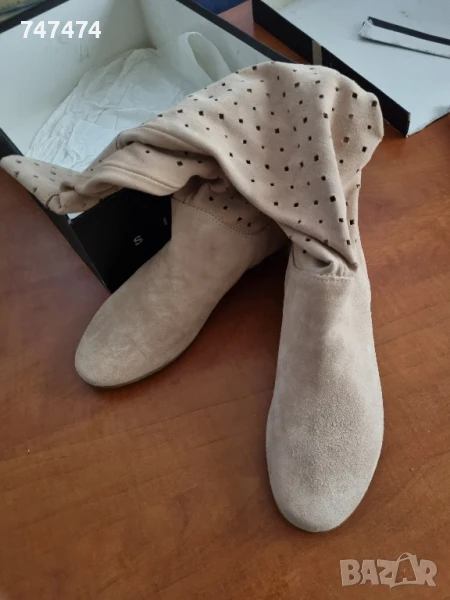 Естествен велур, SISLEY, 39 номер, нови, снимка 1