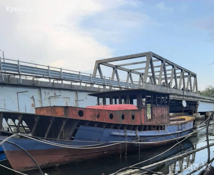 Кораб подходящ за бизнес и семейна яхта, снимка 1