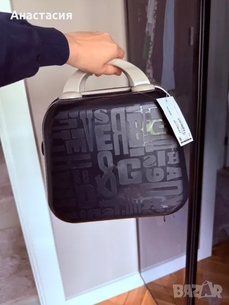 Малко куфарче за гримове или фриз ринадлежности, снимка 1