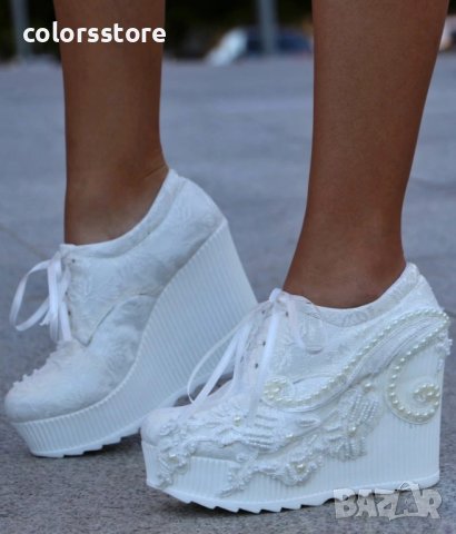 Обувки на платформа - бели - 710-17