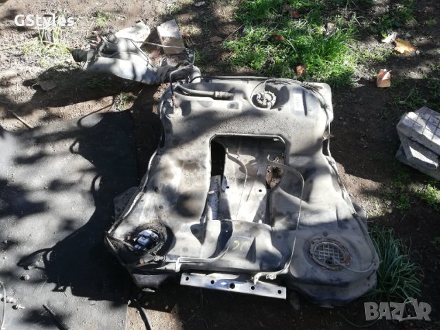 резервоар за пасат 5.5 4мотион , снимка 2 - Части - 30650189