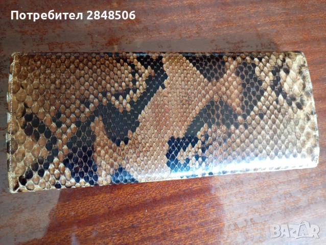 Продавам дамско портмоне от змийска кожа на питон.Р-ри 24 / 10,5 / 3,5 см., снимка 2 - Чанти - 50715109