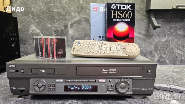 Един рядък (напълно работещ) Професионален, Mini-DV - S-VHS ET , Легендарен модел!