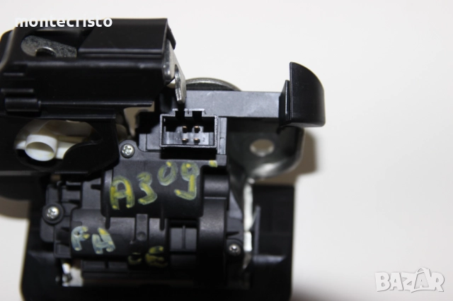 Брава заден капак Audi A3 8P facelift sportback 5 врати (2008-2012г.) 4 пина / 8K9827505, снимка 2 - Части - 51957813