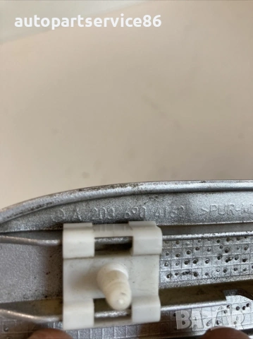 Лайсна/апликация предна лява сребриста за Mercedes C220 CDI W203 (2007) A2036904162, снимка 2 - Части - 53971955