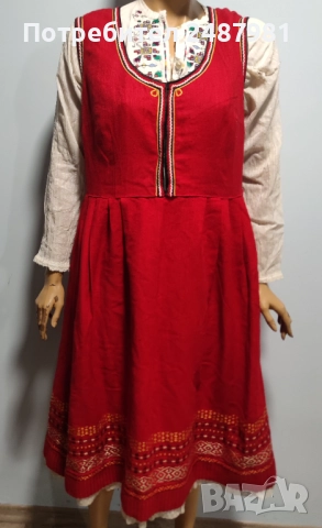 Продавам стар ансамблов сукман