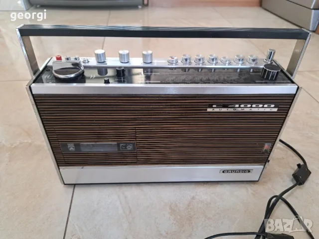 ретро радио касетон Grundig C 4000 automatic , снимка 1 - Радиокасетофони, транзистори - 49071806