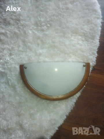 Плафон за стена