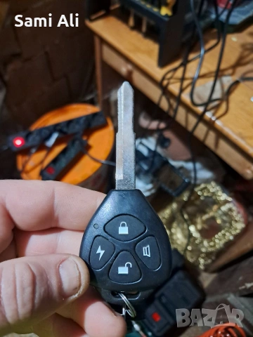 Продавам лот от различни видове автомобилни ключове (заготовки) и дистанционни, снимка 3 - Аксесоари и консумативи - 53918297