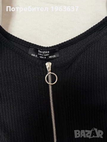 Стилна черна рокля Bershka, снимка 2 - Рокли - 51545553