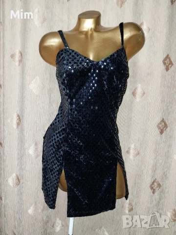 S Черна рокля от плюш с капки имитиращи лак , снимка 3 - Рокли - 50465868