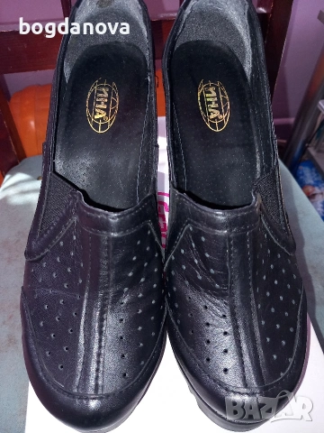 Нови български затворени обувки от естествена кожа