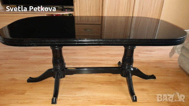 Продавам Холна маса