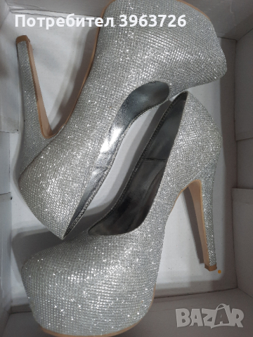 Дамски сребърни обувки + подарък чанта, снимка 2 - Дамски обувки на ток - 44554798