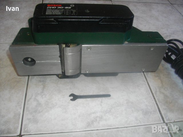 900 Вата-Швейцария-Бош-Електрическо Оригинално Ренде-BOSCH PHO30-82-Стружуване 3 мм-Нож 82 мм, снимка 5 - Други инструменти - 36833099