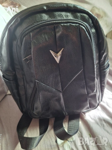 Дамска кожена раница