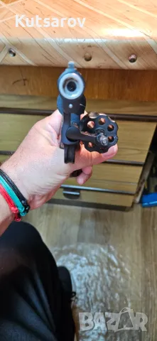 Продавам револвер „Смит и Уесън”, снимка 5 - Бойно оръжие - 49439175