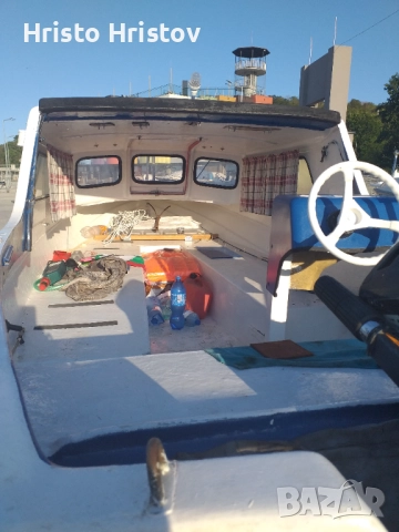   Продавам лодка пластмаса 4.40 на1.70 със извън бордови двигател Меркурий 25к двутактов обслужен , снимка 5 - Такъми - 52417021