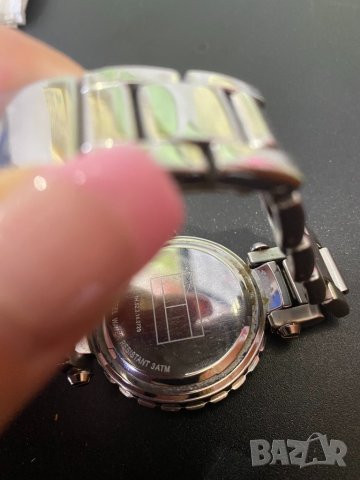 Дамски часовник Tomy hilfiger като нов, снимка 5 - Дамски - 36761237