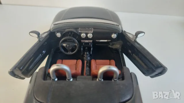 Audi TT ROADSTER Maisto 1/24, снимка 3 - Колекции - 56058658