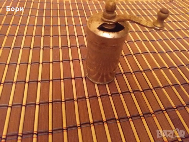 Ръчна метална мелница за ч.пипер, снимка 3 - Други ценни предмети - 30733220