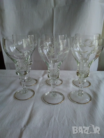 Продавам стъклени ръчно рисувани чаши за вино 