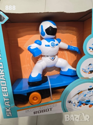 играчка робот скейтборд 
