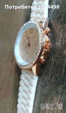 Дамски часовник с камъчета, снимка 2 - Дамски - 31585139