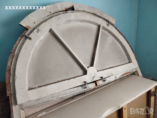 стари винтидж ретро масивни прозорци с няколко рамки