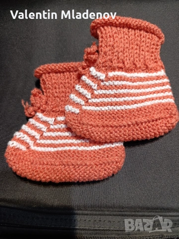 Ръчно плетени бебешки терлички, снимка 5 - Бебешки чорапи - 53144347