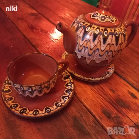Керамичен чайник със чаша и чинийка., снимка 3 - Антикварни и старинни предмети - 54193634