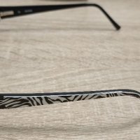 Диоптрични очила на  guess, снимка 2 - Слънчеви и диоптрични очила - 40881143