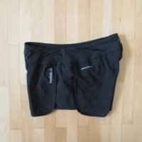 Reebok дамски шорти за бягане , снимка 2 - Къси панталони и бермуди - 37212650