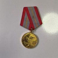 Медал 60 г. въоръжени сили СССР, снимка 1 - Антикварни и старинни предмети - 42758008