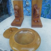 Два дървени стопери за книги с катерички и дървена купичка с капаче, снимка 2 - Антикварни и старинни предмети - 42261352