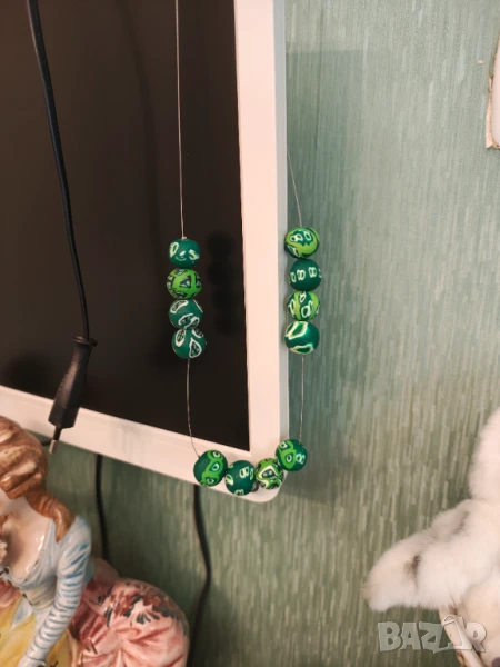 Стара ръчно изработена огърлица от 60 те години плюс подарък очила , снимка 1