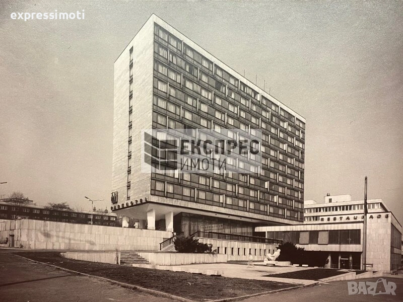 Сграда с двор 34 дкр, снимка 1