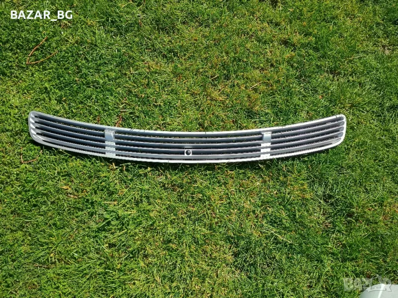 Решетка в преден капак за Mercedes w203, снимка 1