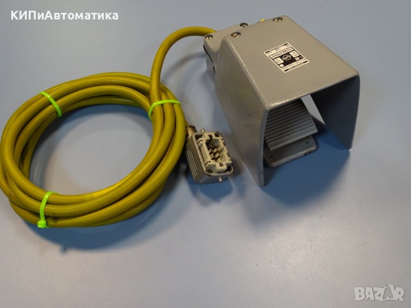 крачен изключвател Bernstein F1-01-UN foot switch with protecctive hood, снимка 1