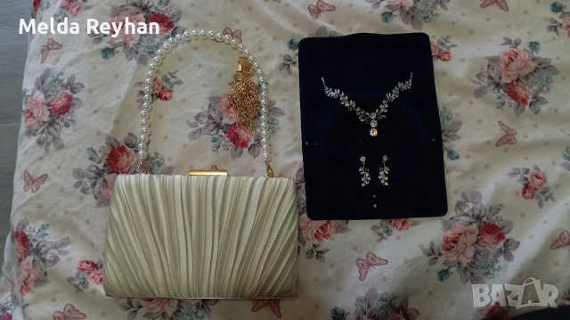 Чантичка и подарък бижу