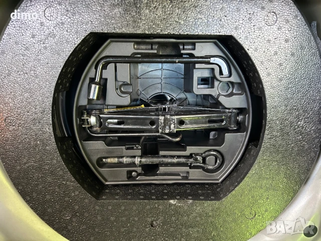 Авариен комплект за Peugeot 207  крик ключ кука